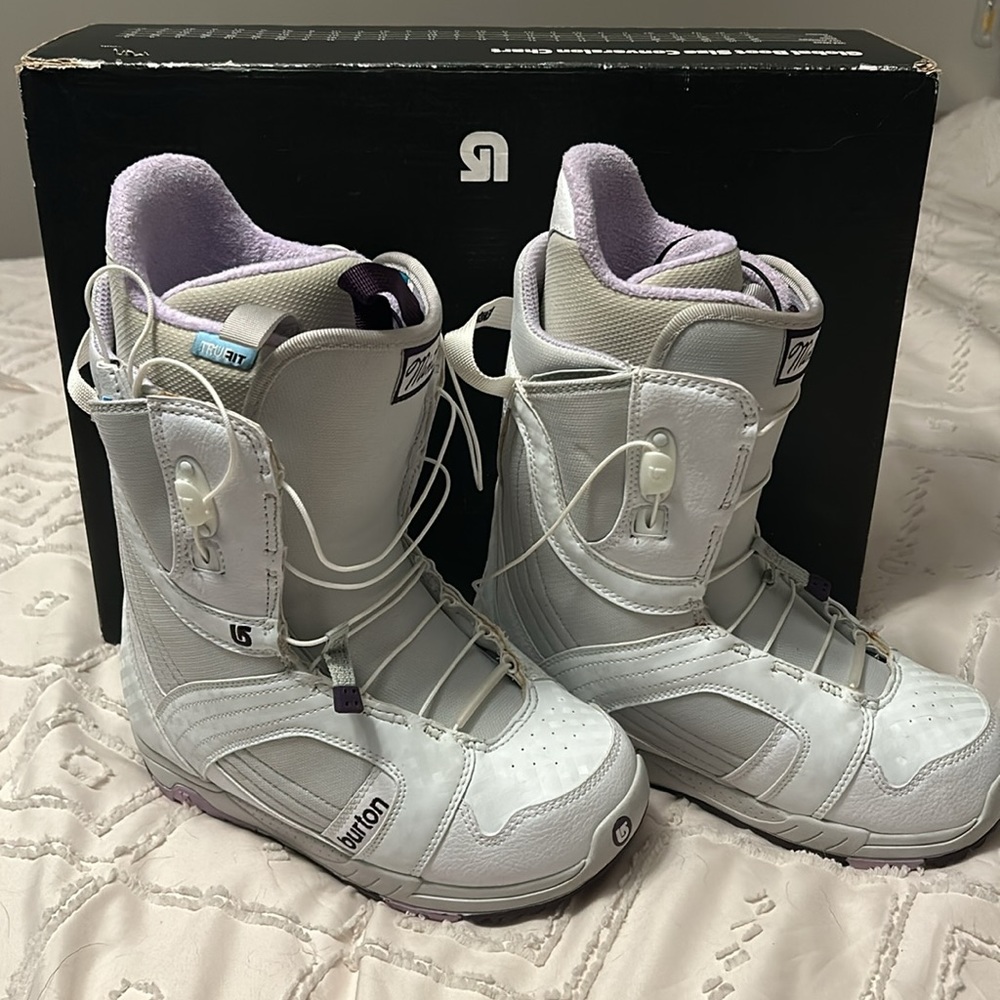 NEW! Burton Mint Snowboarding Boots